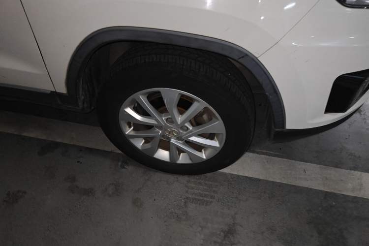 Used BAIC Senova X35 2016 1.5L Automatic Elite Edition Right Front Wheel Hub