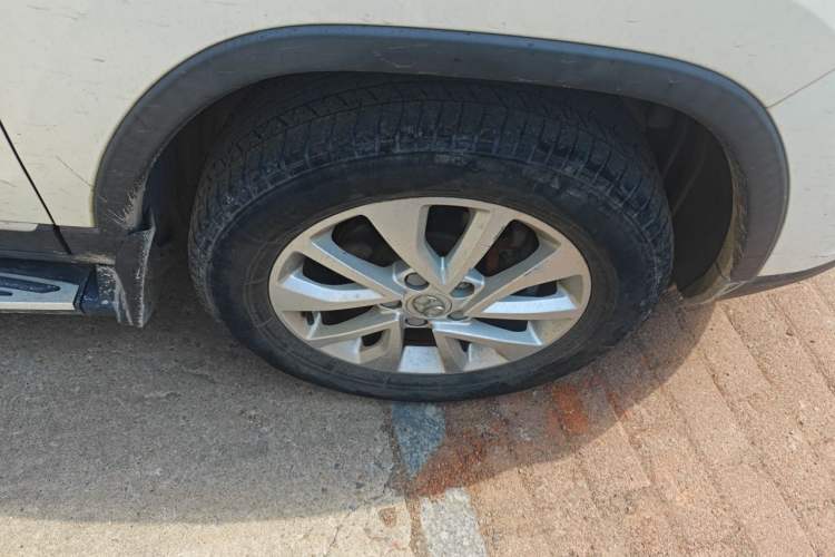Used BAIC Senova X35 2016 1.5L Manual Elite Edition Right Front Wheel Hub