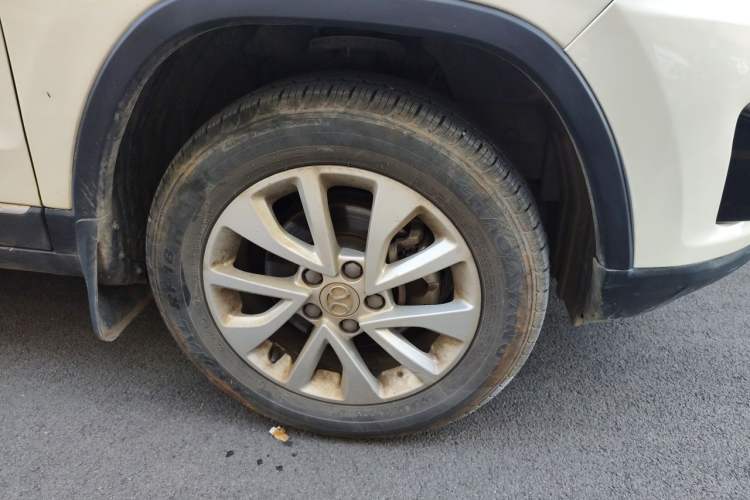 Used BAIC Senova X35 2016 1.5L Automatic Elite Edition Right Front Wheel Hub