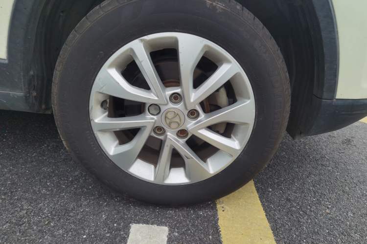 Used BAIC Senova X35 2016 1.5L Automatic Elite Edition Right Front Wheel Hub