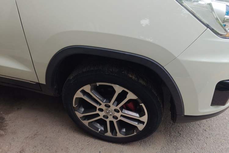 Used BAIC Senova X35 2016 1.5L Manual Luxury Edition Right Front Wheel Hub