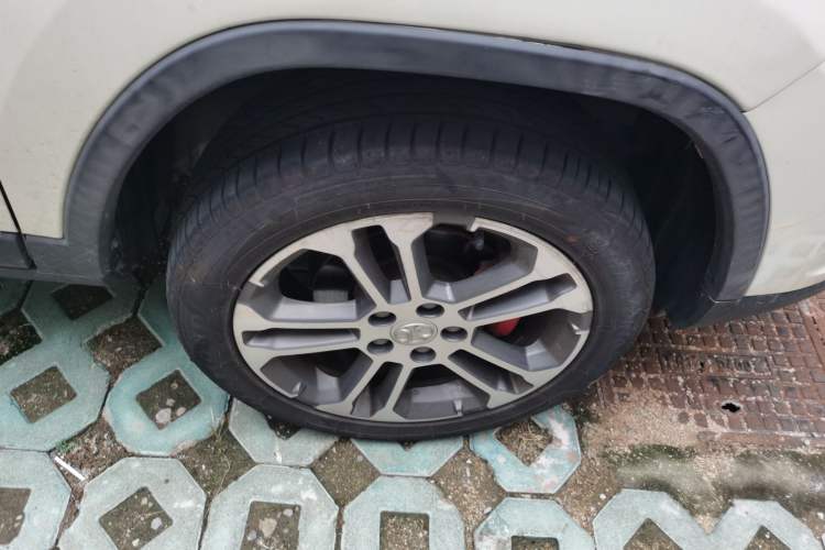 Used BAIC Senova X35 2016 1.5L Automatic Prestige Edition Right Front Wheel Hub