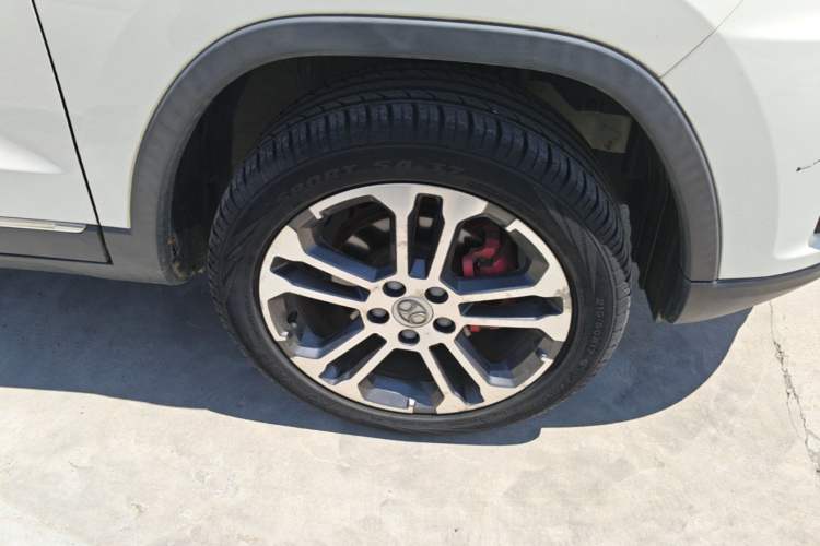 Used BAIC Senova X35 2016 1.5L Automatic Luxury Edition Right Front Wheel Hub