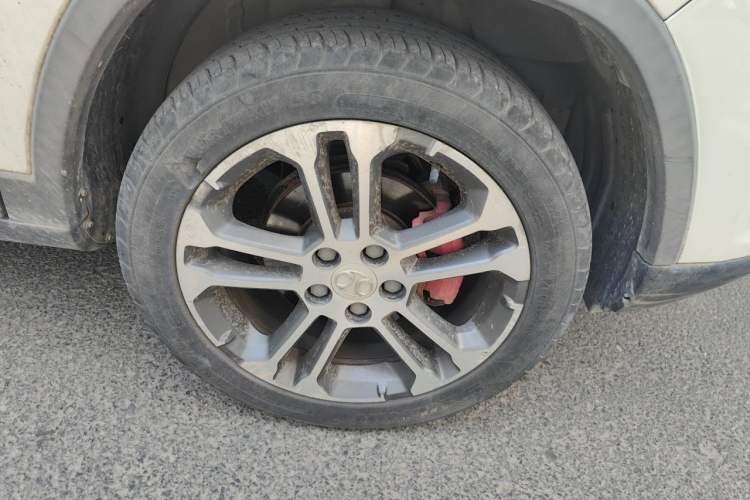 Used BAIC Senova X35 2016 1.5L Automatic Luxury Edition Right Front Wheel Hub