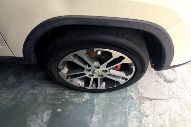 Used BAIC Senova X35 2016 1.5L Manual Luxury Edition Right Front Wheel Hub