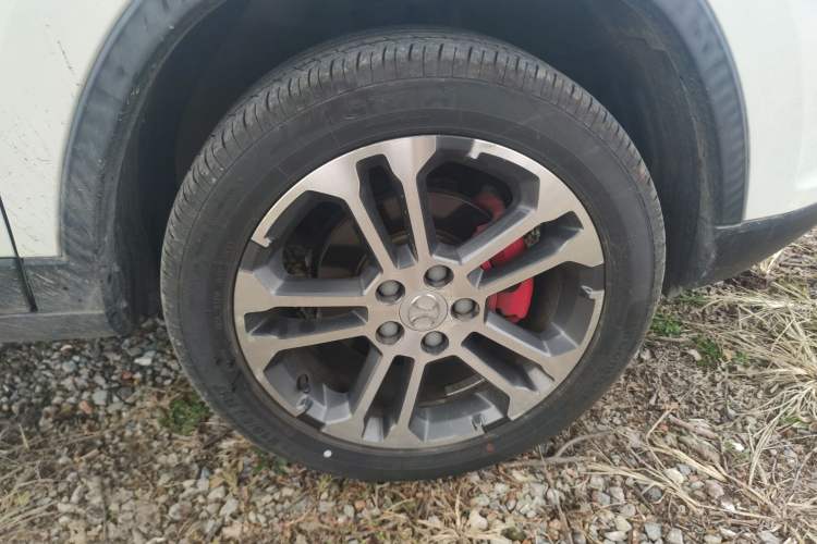 Used BAIC Senova X35 2016 1.5L Automatic Prestige Edition Right Front Wheel Hub