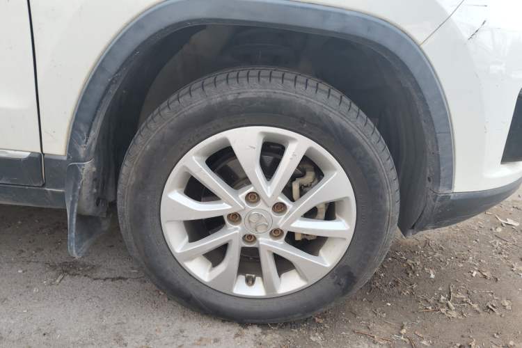 Used BAIC Senova X35 2016 1.5L Manual Elite Edition Right Front Wheel Hub