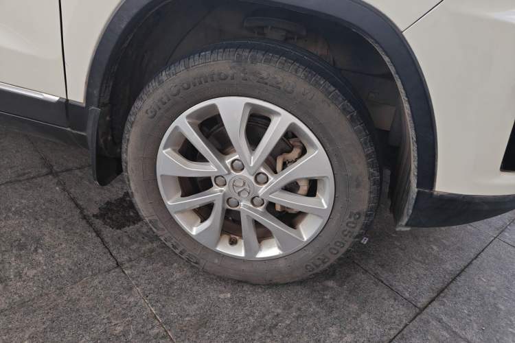 Used BAIC Senova X35 2016 1.5L Manual Elite Edition Right Front Wheel Hub