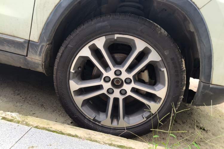 Used BAIC Senova X35 2016 1.5L Manual Luxury Edition Right Front Wheel Hub