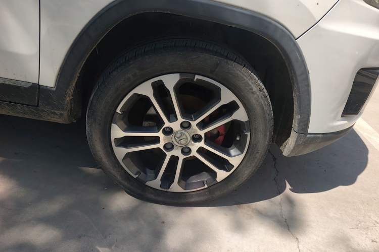 Used BAIC Senova X35 2016 1.5L Manual Luxury Edition Right Front Wheel Hub