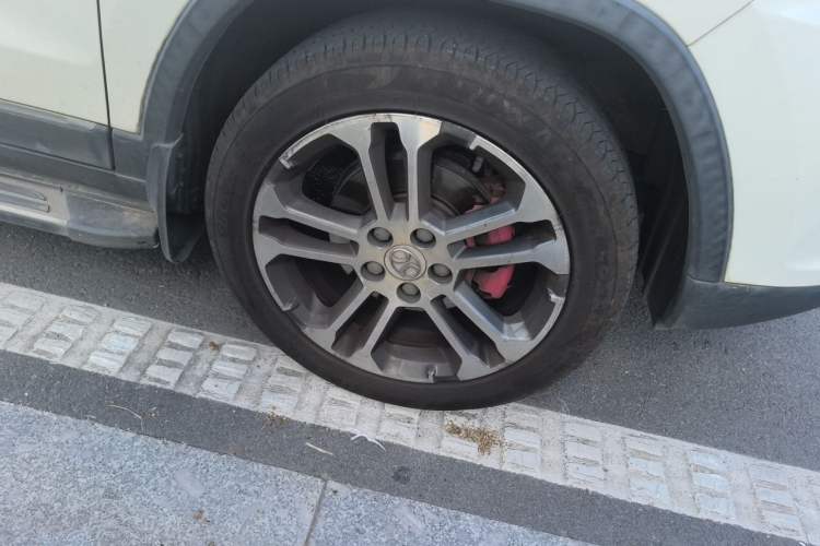 Used BAIC Senova X35 2016 1.5L Automatic Luxury Edition Right Front Wheel Hub