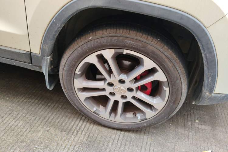 Used BAIC Senova X35 2016 1.5L Automatic Luxury Edition Right Front Wheel Hub