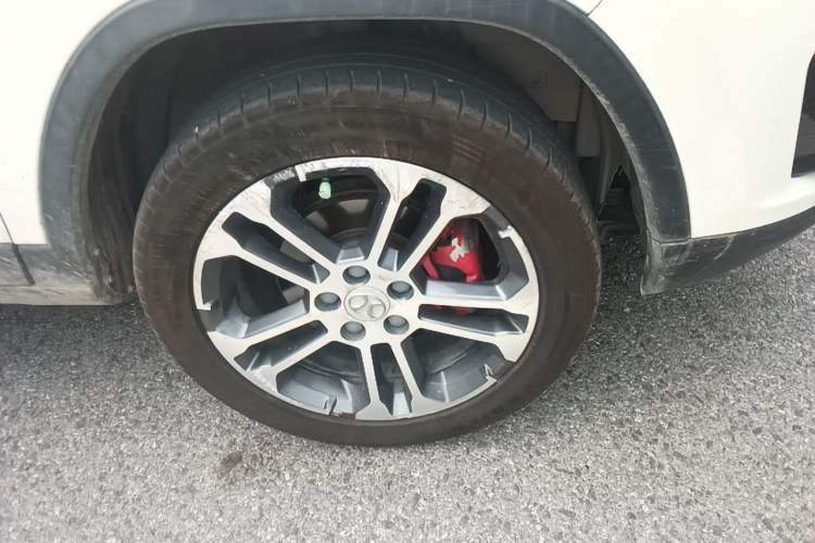 Used BAIC Senova X35 2016 1.5L Automatic Luxury Edition Right Front Wheel Hub