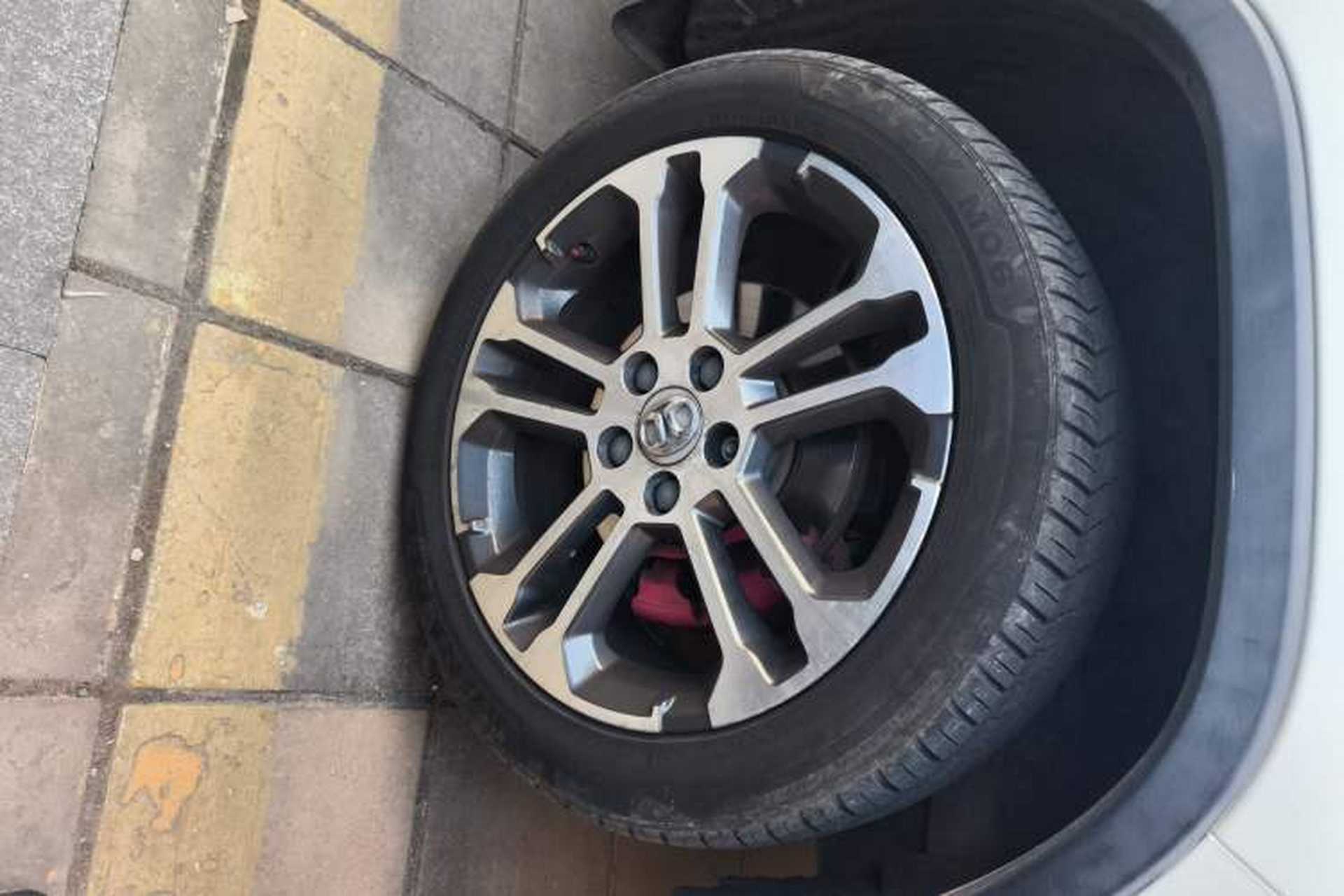 Used BAIC Senova X35 2016 1.5L Automatic Luxury Edition Right Front Wheel Hub