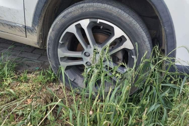 Used BAIC Senova X35 2016 1.5L Automatic Luxury Edition Right Front Wheel Hub