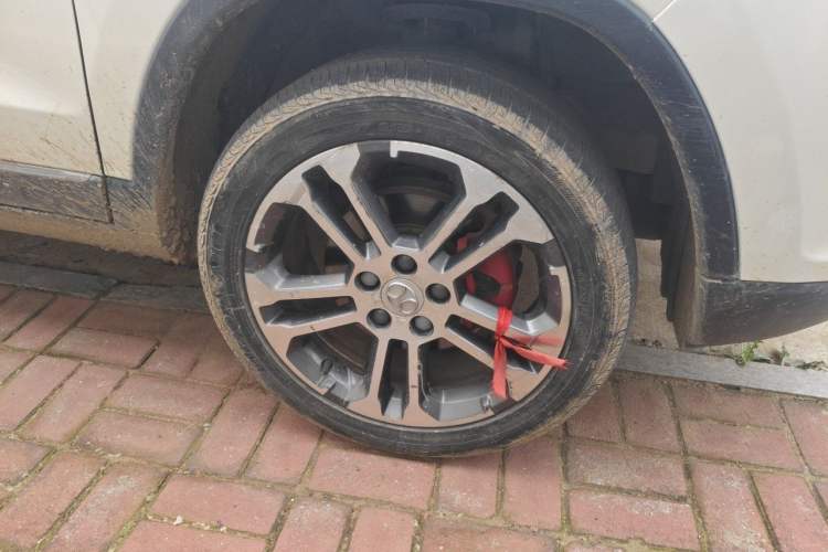 Used BAIC Senova X35 2016 1.5L Manual Luxury Edition Right Front Wheel Hub