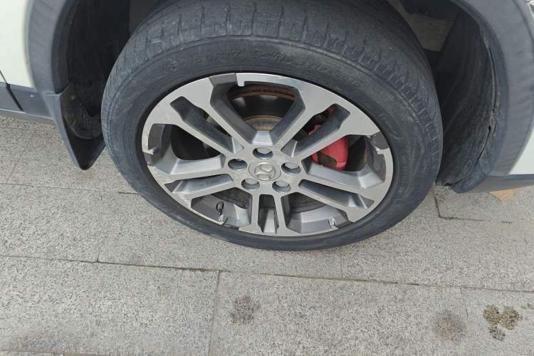Used BAIC Senova X35 2016 1.5L Manual Luxury Edition Right Front Wheel Hub
