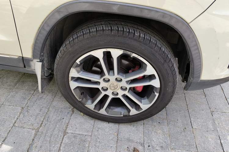 Used BAIC Senova X35 2016 1.5L Manual Luxury Edition Right Front Wheel Hub