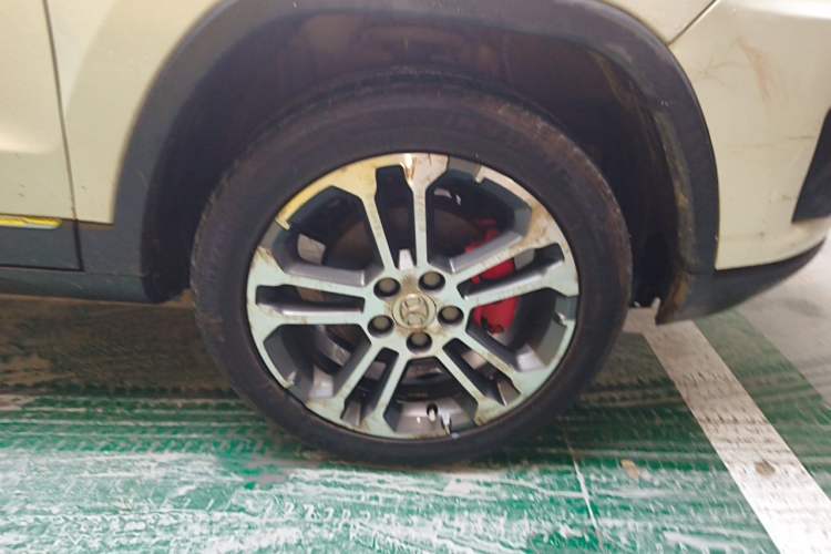 Used BAIC Senova X35 2016 1.5L Automatic Luxury Edition Right Front Wheel Hub