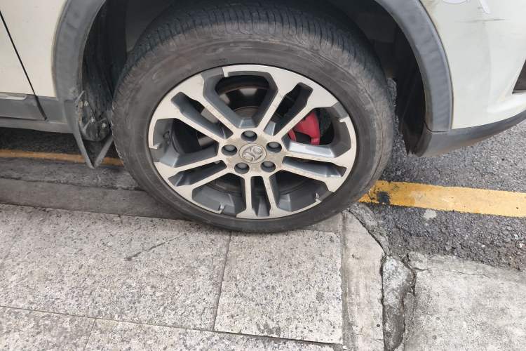 Used BAIC Senova X35 2016 1.5L Manual Luxury Edition Right Front Wheel Hub