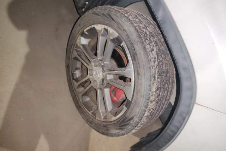 Used BAIC Senova X35 2016 1.5L Automatic Luxury Edition Right Front Wheel Hub