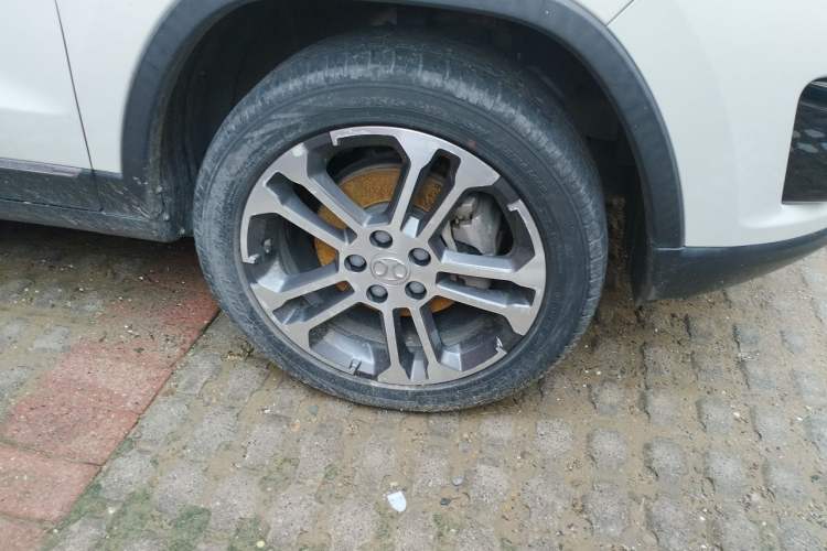 Used BAIC Senova X35 2016 1.5L Automatic Luxury Edition Right Front Wheel Hub