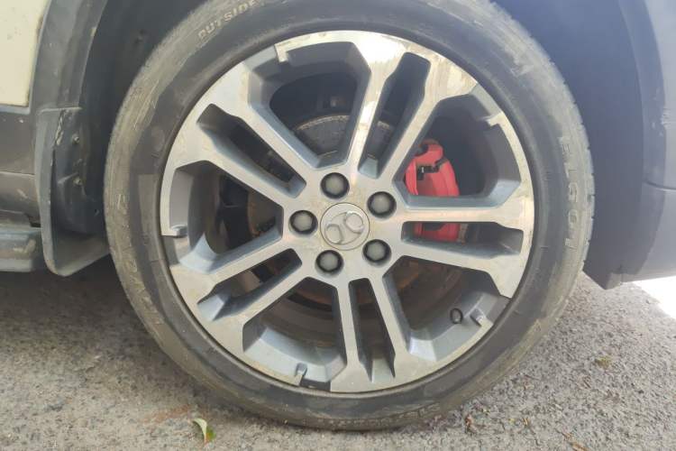 Used BAIC Senova X35 2016 1.5L Automatic Luxury Edition Right Front Wheel Hub