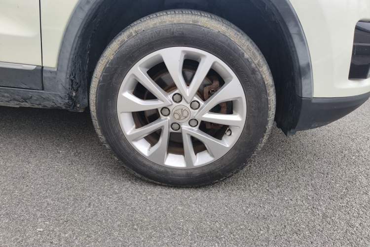Used BAIC Senova X35 2016 1.5L Automatic Elite Edition Right Front Wheel Hub