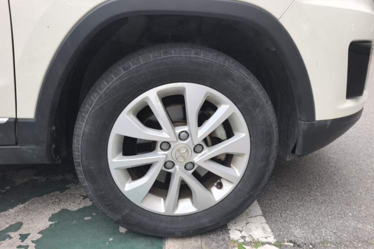 Used BAIC Senova X35 2016 1.5L Manual Elite Edition Right Front Wheel Hub