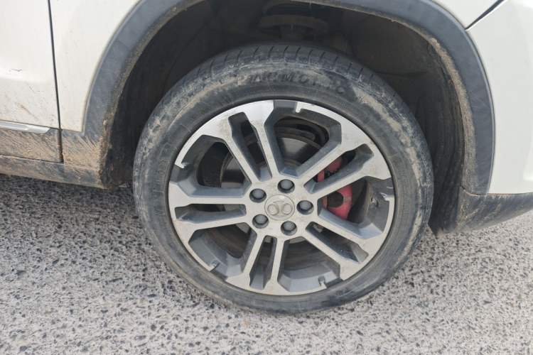 Used BAIC Senova X35 2016 1.5L Manual Luxury Edition Right Front Wheel Hub