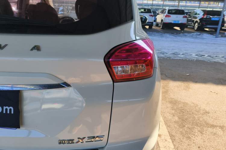 Used BAIC Senova X35 2016 1.5L Automatic Luxury Edition Right Rear Taillight