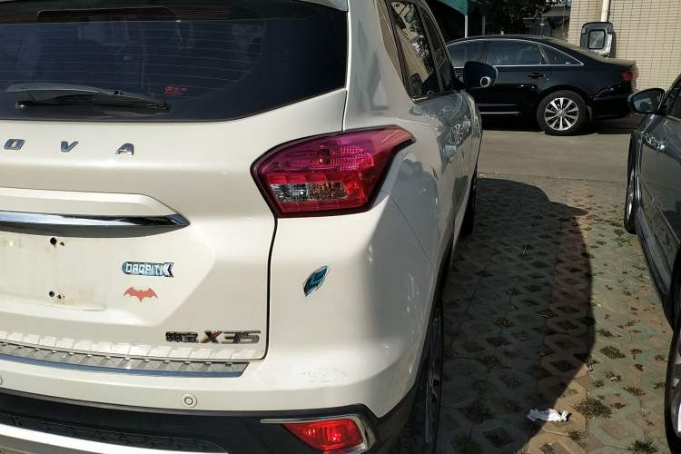 Used BAIC Senova X35 2016 1.5L Automatic Luxury Edition Right Rear Taillight