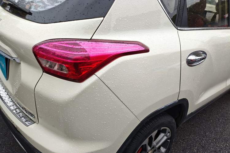 Used BAIC Senova X35 2016 1.5L Automatic Luxury Edition Right Rear Taillight