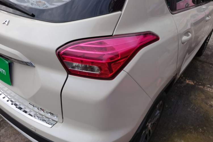 Used BAIC Senova X35 2016 1.5L Automatic Luxury Edition Right Rear Taillight