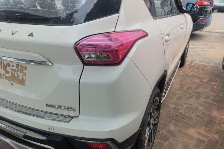 Used BAIC Senova X35 2016 1.5L Automatic Luxury Edition Right Rear Taillight