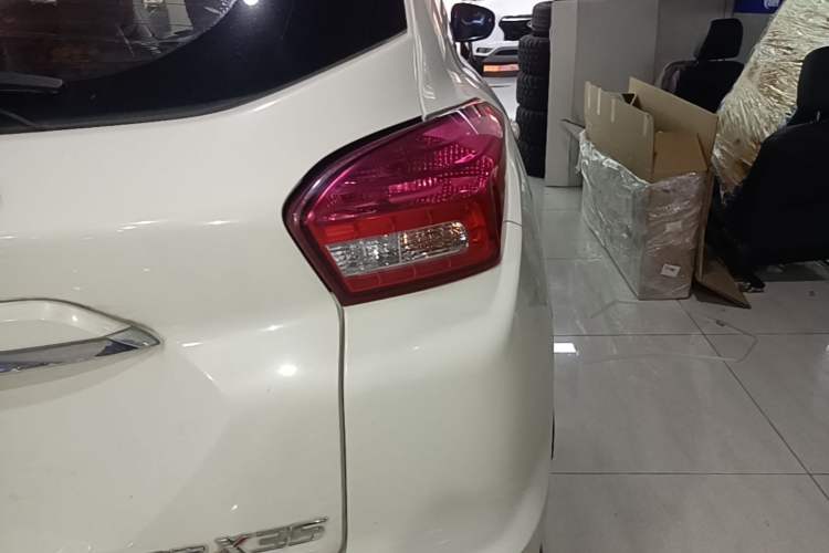 Used BAIC Senova X35 2016 1.5L Automatic Luxury Edition Right Rear Taillight