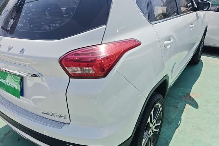 Used BAIC Senova X35 2016 1.5L Automatic Luxury Edition Right Rear Taillight