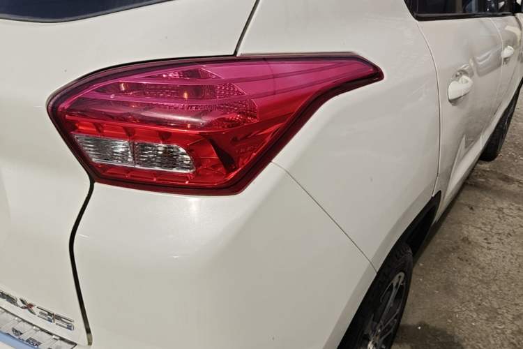 Used BAIC Senova X35 2016 1.5L Automatic Luxury Edition Right Rear Taillight