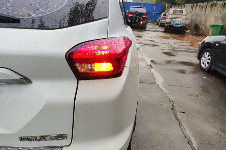 Used BAIC Senova X35 2016 1.5L Automatic Luxury Edition Right Rear Taillight