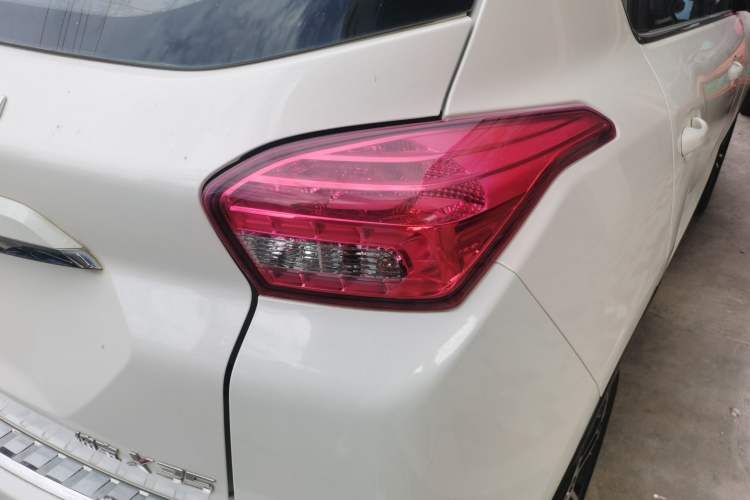 Used BAIC Senova X35 2016 1.5L Automatic Luxury Edition Right Rear Taillight