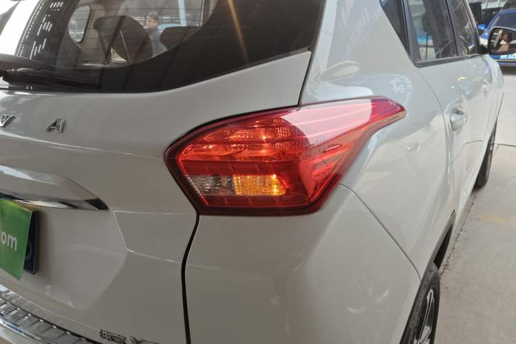 Used BAIC Senova X35 2016 1.5L Automatic Luxury Edition Right Rear Taillight