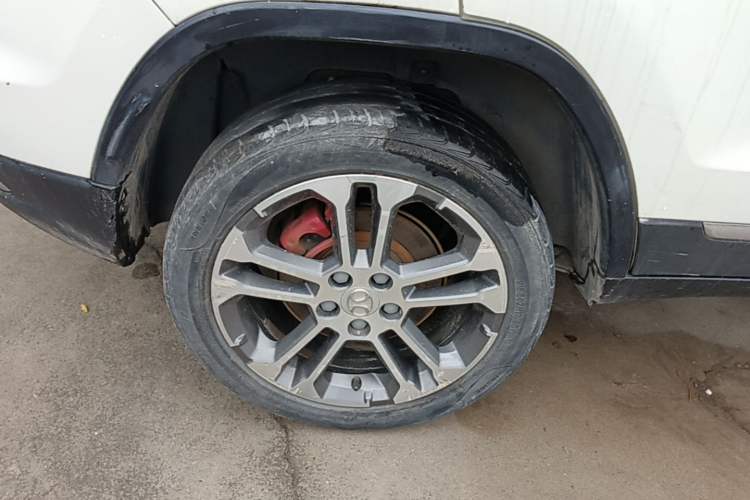 Used BAIC Senova X35 2016 1.5L Manual Luxury Edition Right Rear Wheel Hub