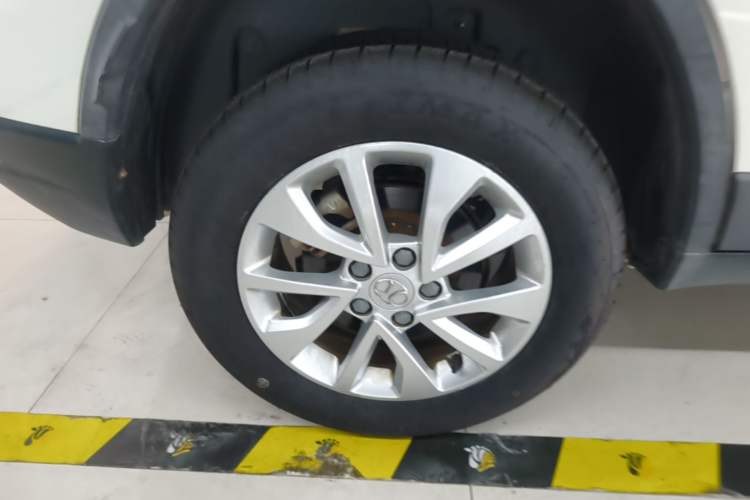 Used BAIC Senova X35 2016 1.5L Manual Elite Edition Right Rear Wheel Hub