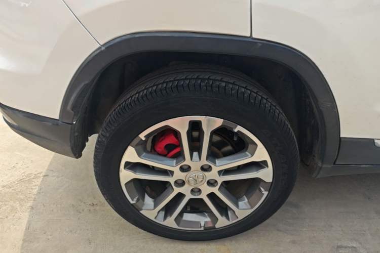 Used BAIC Senova X35 2016 1.5L Automatic Luxury Edition Right Rear Wheel Hub