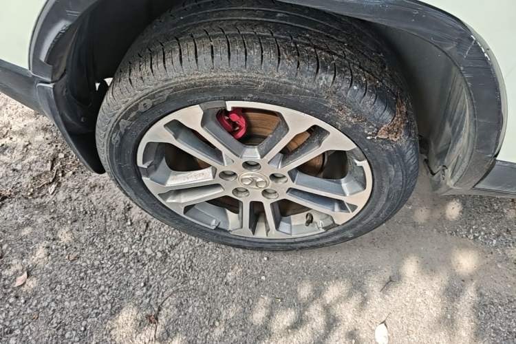 Used BAIC Senova X35 2016 1.5L Automatic Luxury Edition Right Rear Wheel Hub