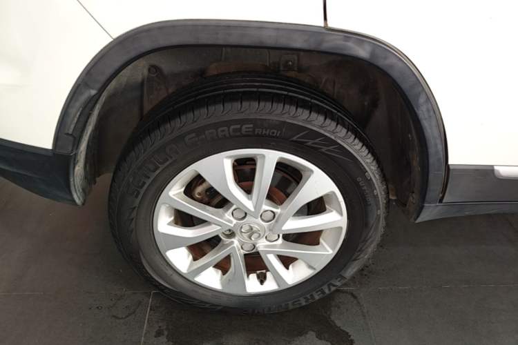 Used BAIC Senova X35 2016 1.5L Manual Elite Edition Right Rear Wheel Hub