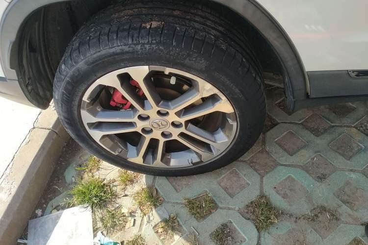 Used BAIC Senova X35 2016 1.5L Automatic Luxury Edition Right Rear Wheel Hub