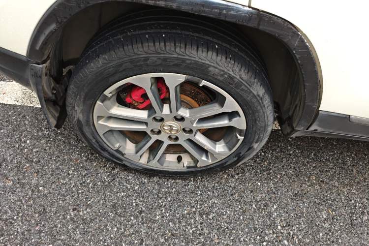 Used BAIC Senova X35 2016 1.5L Automatic Luxury Edition Right Rear Wheel Hub