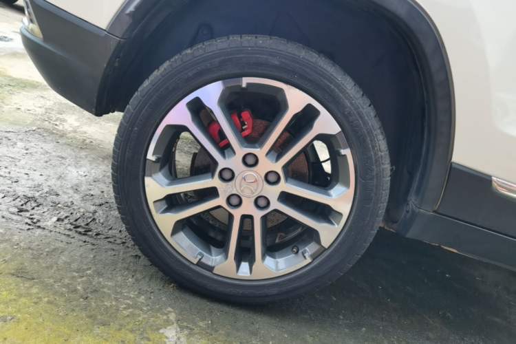 Used BAIC Senova X35 2016 1.5L Automatic Luxury Edition Right Rear Wheel Hub