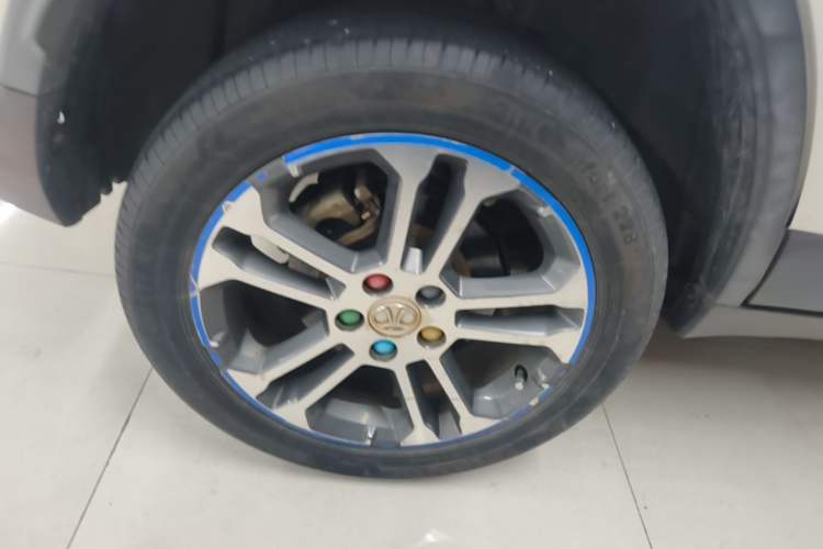 Used BAIC Senova X35 2016 1.5L Automatic Luxury Edition Right Rear Wheel Hub